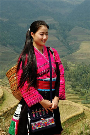 Longsheng Red Yao costumes and long hair 
