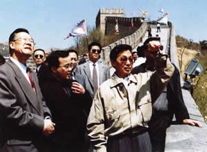 Prime Minister Chuan Leepai of Tailland Climbed up the Badaling Great Wall